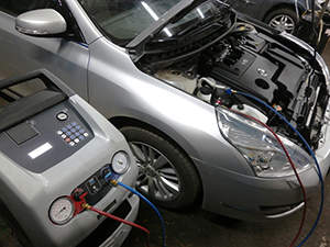 Заправка и ремонт автокондиционера Infiniti FX: фото работ автосервиса ДжапСервис в Москве №1 Заправка и ремонт автокондиционера Infiniti FX: фото работ автосервиса ДжапСервис в Москве №1